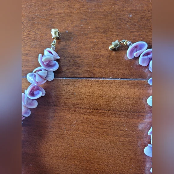 Vintage Choker Purple Lavender and Pink Shiny Seashell with Gold Clasp - Picture 8 of 9